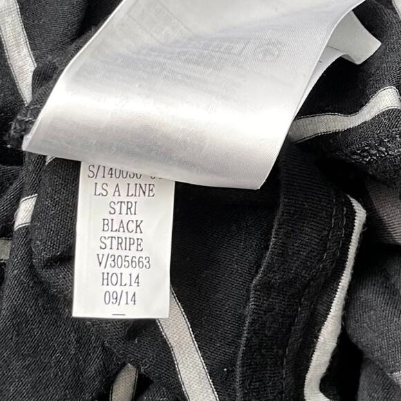 Gap Size Medium Black White Striped Knit Lightweight Tee Top Dark Coastal Prep - Picture 8 of 10
